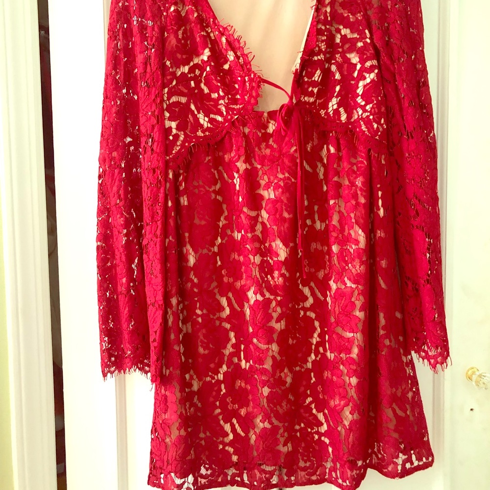 🛍✨CLEARANCE 🛍⭐️ Red Lace Tie front dress